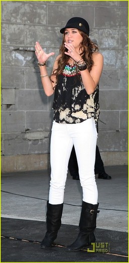 mileycyrusboltacrossamema5