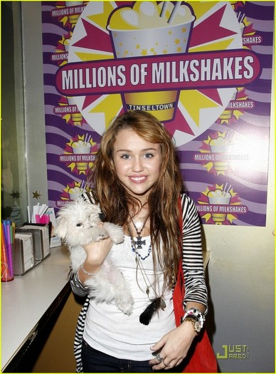 mileycyrusmilkshake02xs5