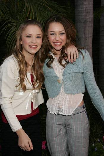 63_lily&miley 2 - Miley si Lily