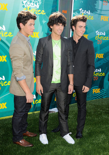 2009+Teen+Choice+Awards+Arrivals+TwyP9E1cMoLl - T C A