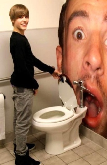 PISÂNDUSE !!!! - funny pics with justin bieber