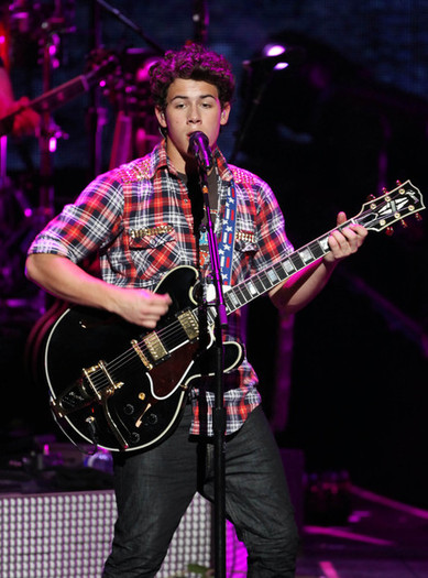 Nick+Jonas+Jonas+Brothers+Live+Concert+Tour+C0YRGLxlhdfl - Jonas Brothers Live In Concert Tour Opener