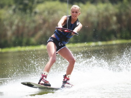  - Diana Dumitrescu practica wakeboarding-ul