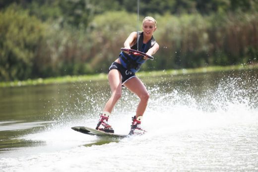  - Diana Dumitrescu practica wakeboarding-ul