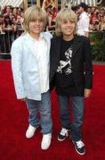 10172031_EXUATWYOC - poze cu zack si cody