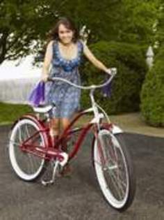 16133830_FMRMBWSUT - MILEY CYRUS la sedinte foto