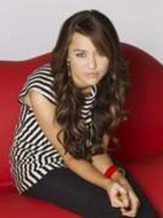 16134180_UBXGDJDWR - MILEY CYRUS la sedinte foto