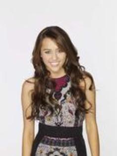 16137067_NYGGACCRP - MILEY CYRUS la sedinte foto