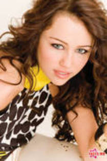 16137160_XHJEQQUSH - MILEY CYRUS la sedinte foto