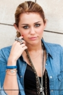 10597818_YBSESAUPL - MILEY CYRUS la sedinte foto