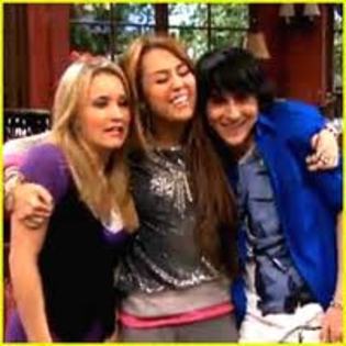 imagesCAHPX9E8 - HANNAH MONTANA FOREVER