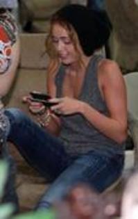 LYRBKESDCBXHNMRQREQ - poze personale cu miley cyrus