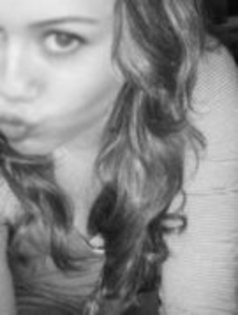17594749_YROCJVNYS - poze personale cu miley cyrus