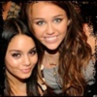 1z3w8p4 - Miley And Hannah