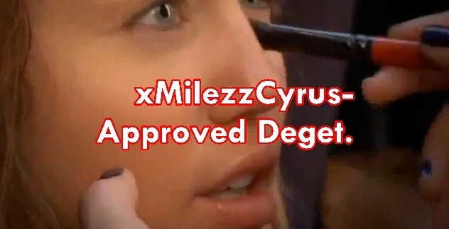 2aaeln5 - Miley And Hannah