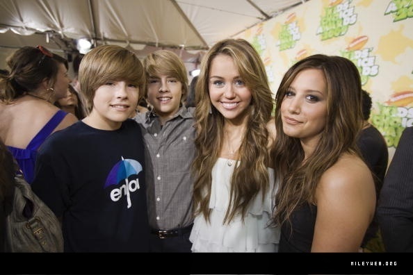 18876331sypxycgbi - Miley And Hannah