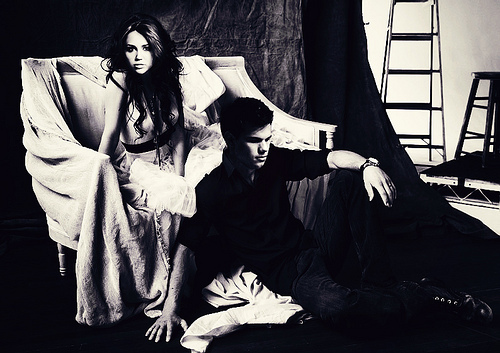 4642509823_a33007c395 - Miley And Hannah