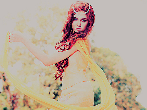 4673061132_b029345ef7 - Miley And Hannah