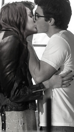 4731878696_e178ca364a - Miley And Hannah