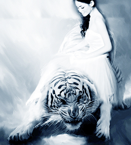 4768739443_c92357ceb2 - Miley And Hannah