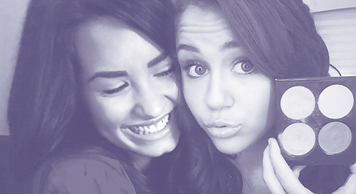 4777454516_d62bed0161 - Miley And Hannah