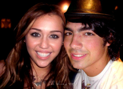 4811757091_5aac28fc68 - Miley And Hannah