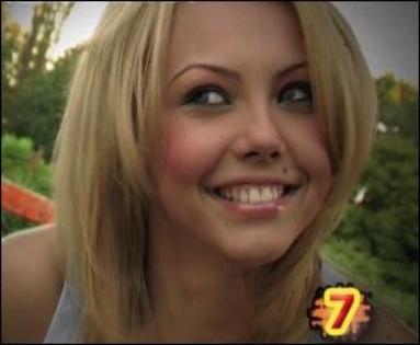 denisa_frumoasa.jpg_320_320_0_9223372036854775000_0_1_0