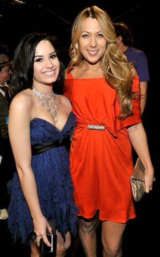 demi-lovato-with-colbie-calliat - demy lovato