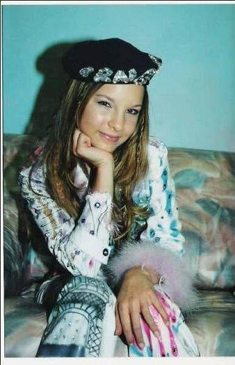 Belinda_1259471679_3