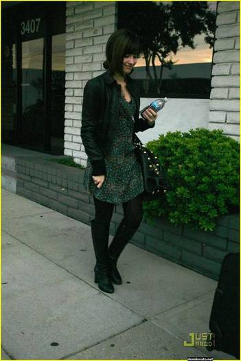 demilovato_net-headingtodancestudio-0006