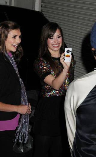 demilovato_net-takingpicswithfans-0001 - Outside of her London England Hotel September 9th 2008