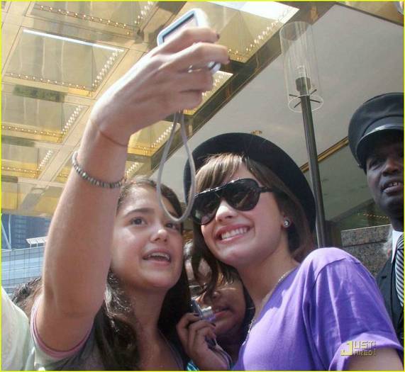 demilovato_net-outsidenyhotel-0011 - Out of her New York Hotel August 14th 2008