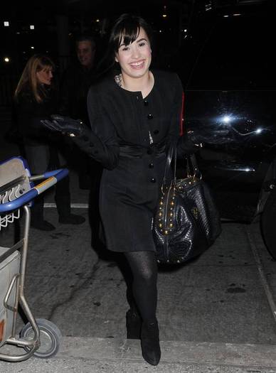 demilovato_net-atjfkairport-0002