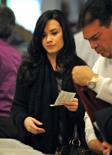 demilovato_net-departinglax2-0012