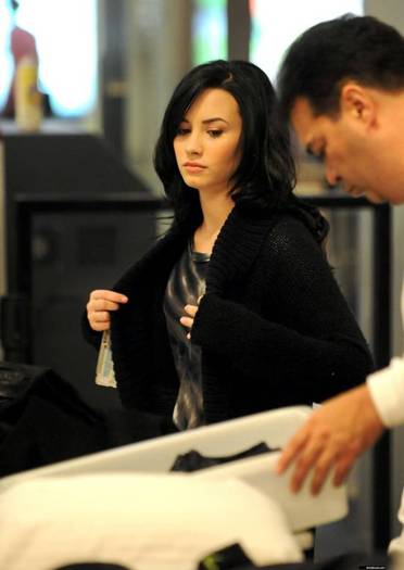 demilovato_net-departinglax2-0015