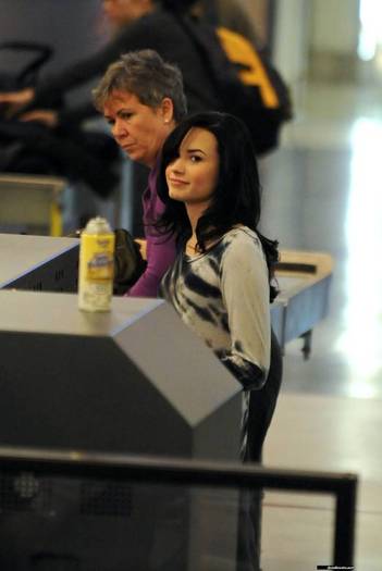 demilovato_net-departinglax2-0016