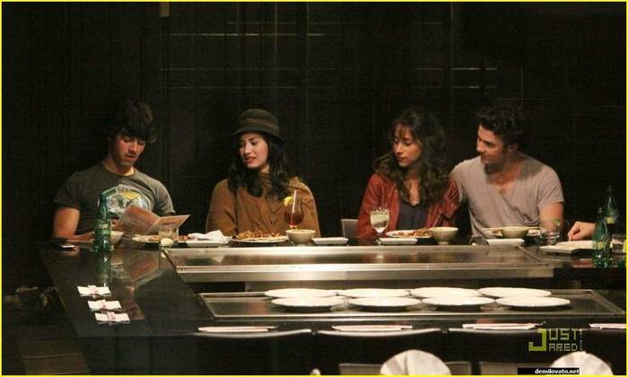 demilovato_net-dinneratyomatos0006 - Having Dinner at Yomatos Steakhouse October 5th 2009