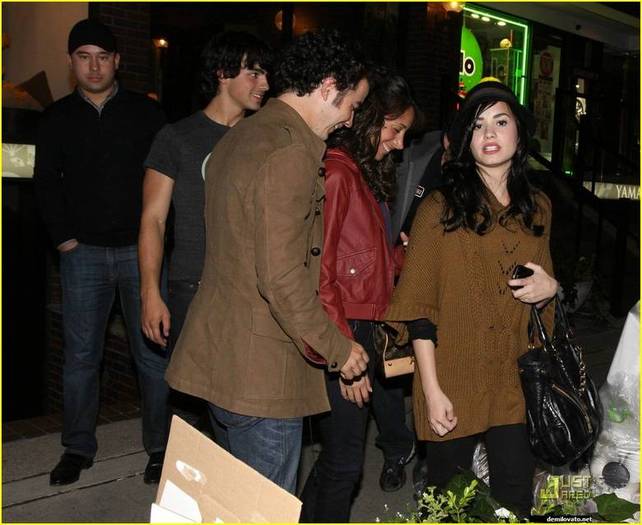 demilovato_net-dinneratyomatos0008 - Having Dinner at Yomatos Steakhouse October 5th 2009