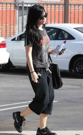 demilovato_net-leavingaclass-0013 - Leaving a Class in North Hollywood November 6th 2009