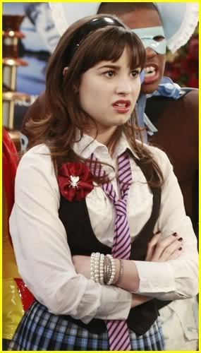 sonny-with-chance-sonny-falls-02 - Demi Lovato Funny