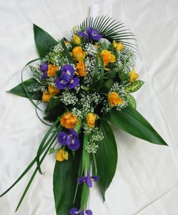 lumanari_cununie_nunta_din_iris_trandafiri_si_gipsofila