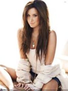 16061247_KSQCJJXWM - Ashley tisdale 1985
