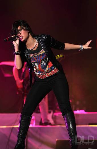 demilovato_net-buenosairesconcert-0003 - River Plate Stadium in Buenos Aires May 21st 2009