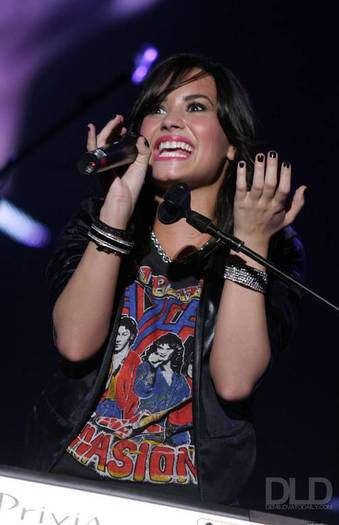 demilovato_net-buenosairesconcert-0006 - River Plate Stadium in Buenos Aires May 21st 2009