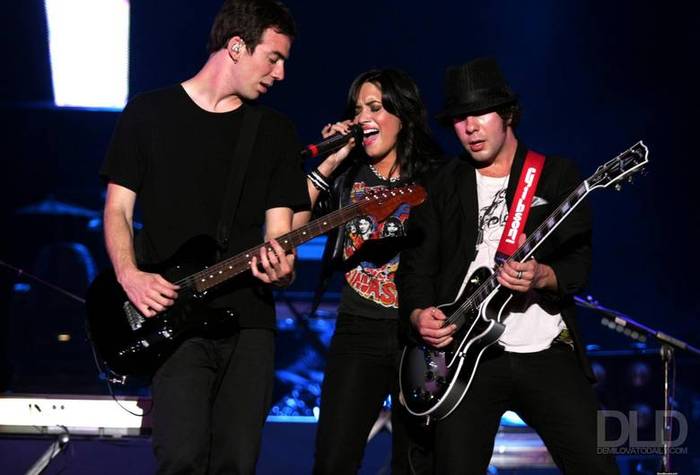 demilovato_net-buenosairesconcert-0008 - River Plate Stadium in Buenos Aires May 21st 2009