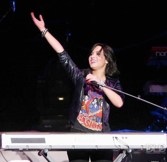demilovato_net-buenosairesconcert-0014 - River Plate Stadium in Buenos Aires May 21st 2009