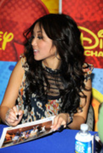 KFJLVVAEXIFAVYGXEPK - brenda song 12