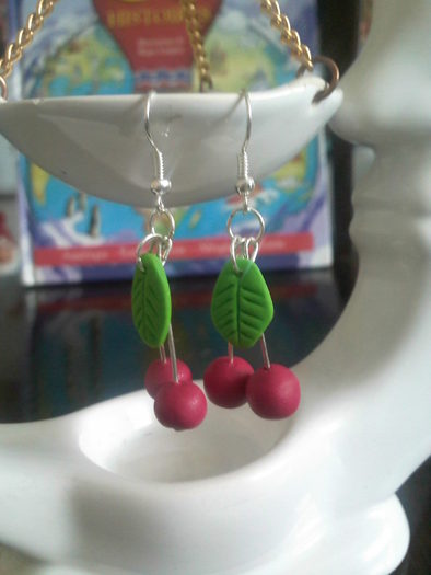 nr,47 ,cercei cirese,pret 13 lei; cercei fimo
