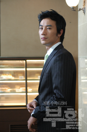 18444791_XWZNUOWHR - a---uhm tae woong---a