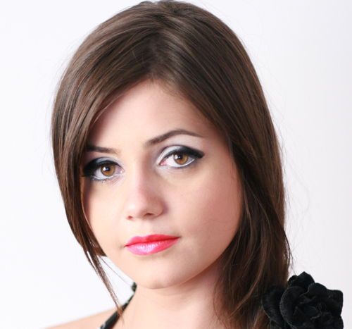 model-machiaj-alb-negru